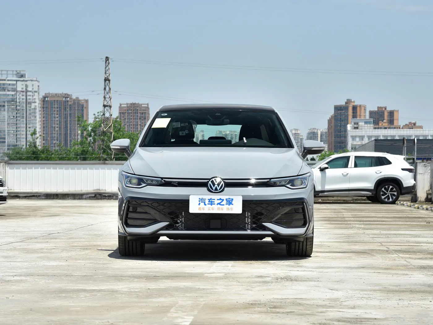 جولف 2025 300TSI آر لاين