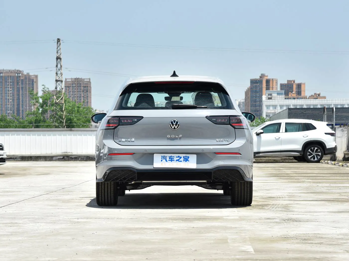 جولف 2025 300TSI آر لاين