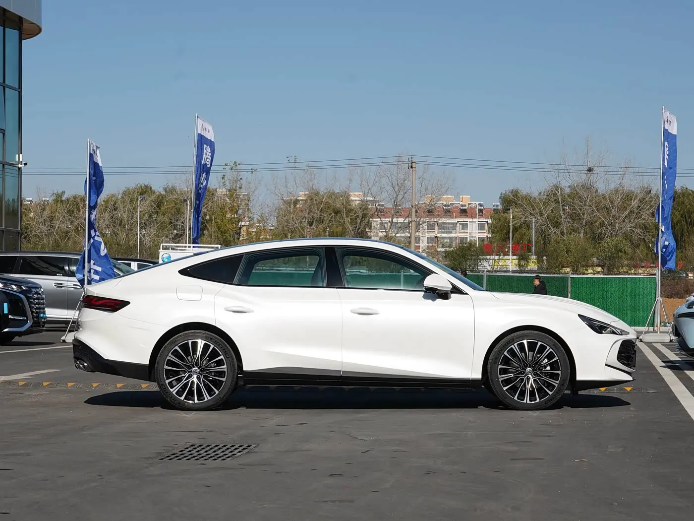 16 إم جي إم جي 7 2025 موديل 1.5T 300 DCT Elegance Edition