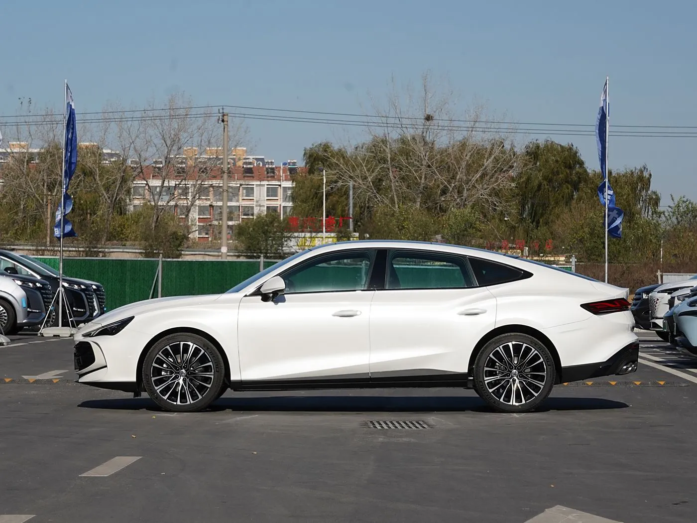 16 إم جي إم جي 7 2025 موديل 1.5T 300 DCT Elegance Edition