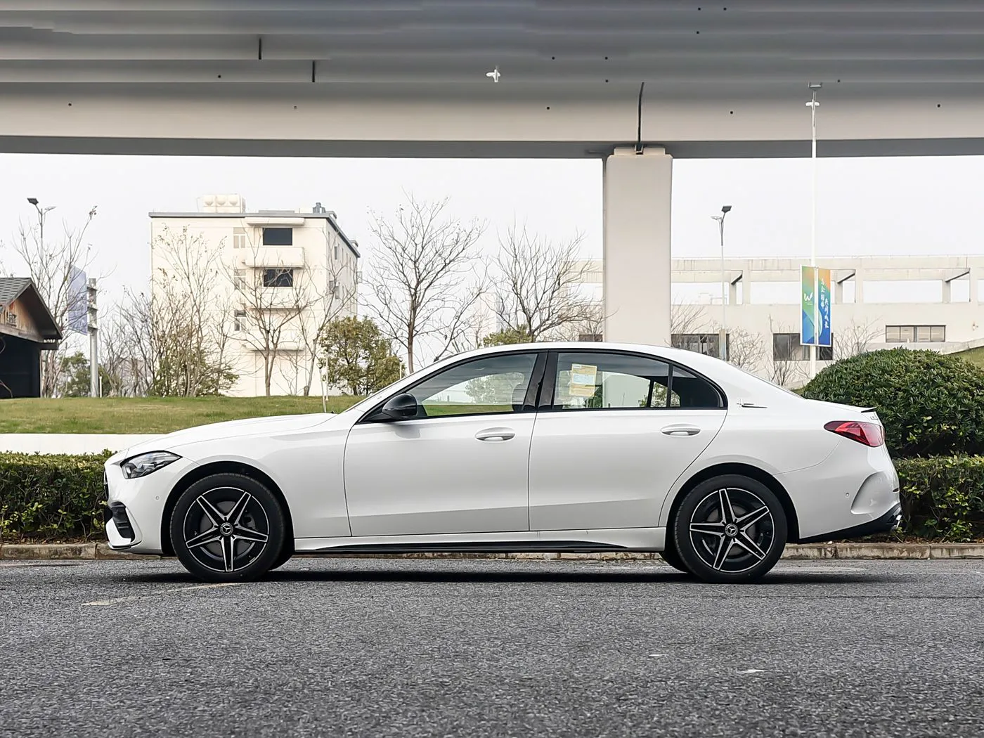 مرسيدس بنز سي-كلاس 2025 C 260 L Night Edition Sport