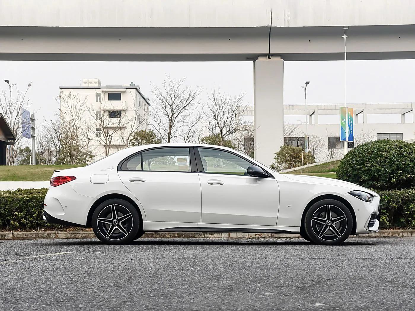 مرسيدس بنز سي-كلاس 2025 C 260 L Night Edition Sport