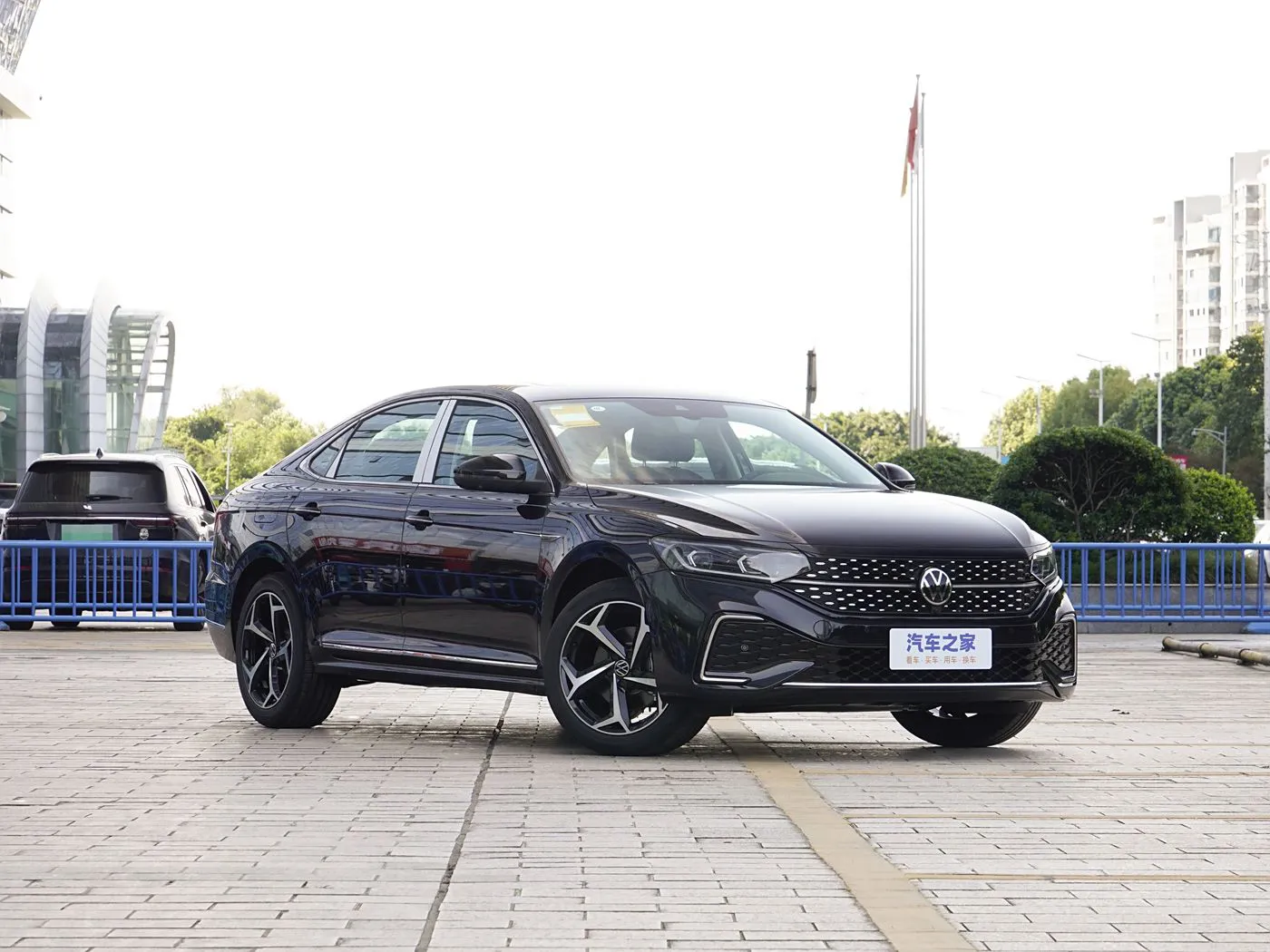 فولكس فاجن باسات 2025 بريميوم إيديشن 380TSI Starry Sky Dragon Edition
