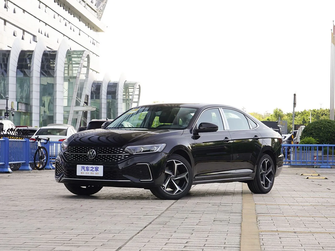 فولكس فاجن باسات 2025 بريميوم إيديشن 380TSI Starry Sky Dragon Edition
