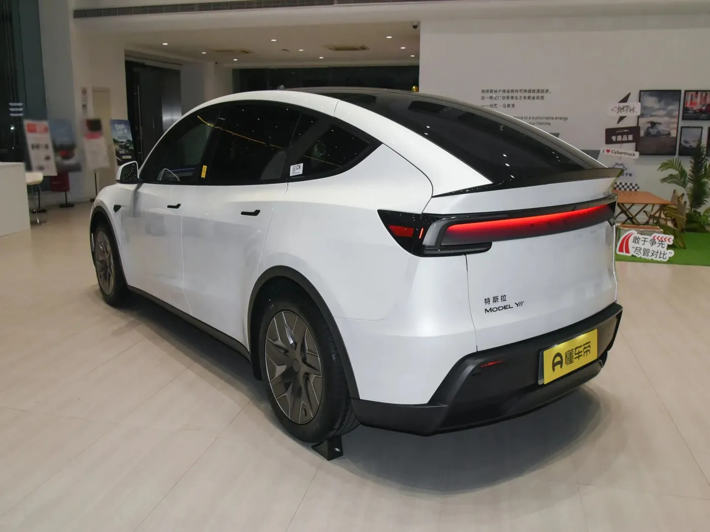 تيسلا موديل Y L 2026 النطاق القياسي