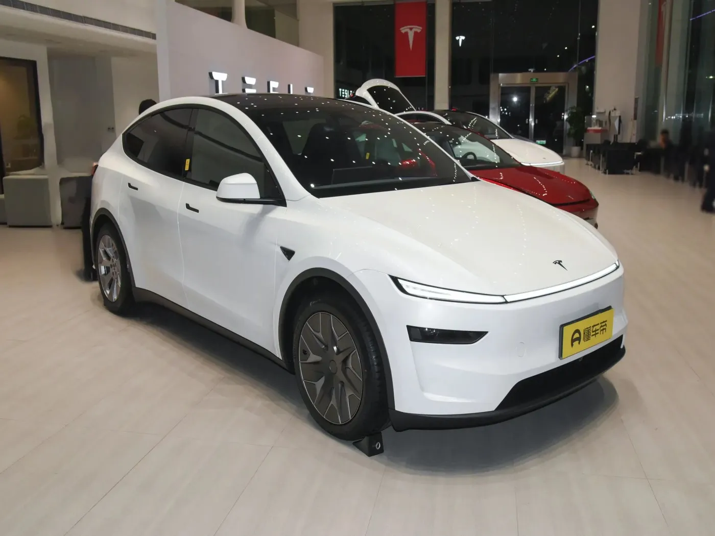 تيسلا موديل Y L 2026 النطاق القياسي
