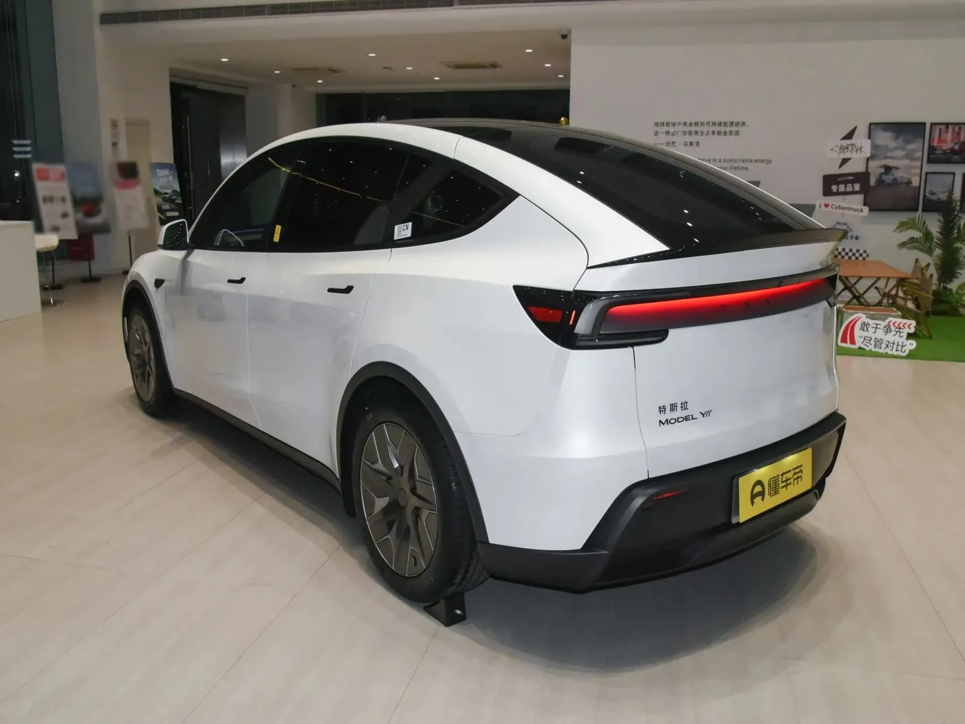 تيسلا موديل Y L 2026 النطاق القياسي